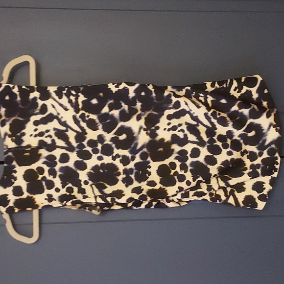 Ann Taylor sleeveless blouse asymmetrical ruffle ruched sides abstract pattern 4 - Picture 4 of 5